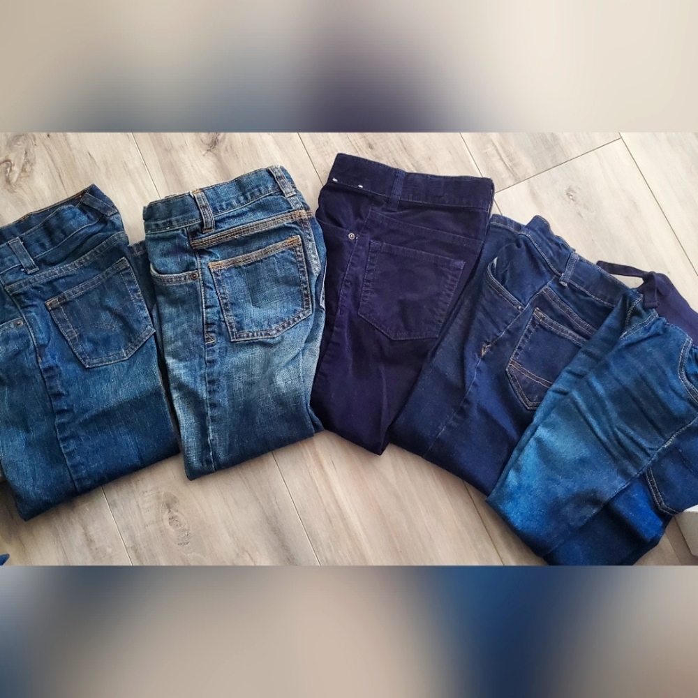 Lot of 5 pairs of pants: 4 jeans 👖 and 1 corduroy